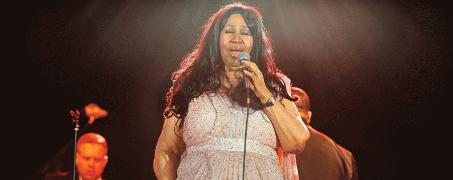 73-year-old Grammy-winning artist and music legend Aretha Franklin wows the crowd with her impressive vocal range. 