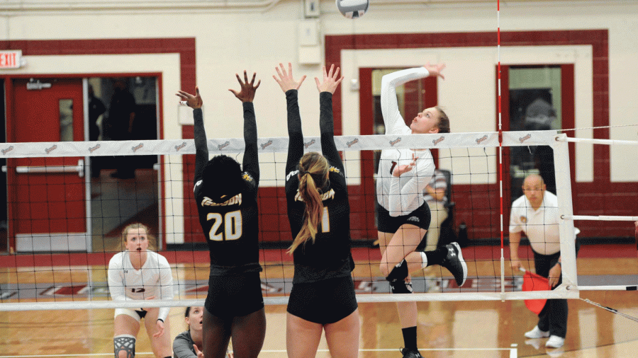 The women’s volleyball team faced off against the Towson Tigers in the first round of the National Volleyball Championships, ultimately falling to the Tigers 2 sets to 3. Tied up 2-2 in sets, Towson clinched a one-point victory over Colgate. 