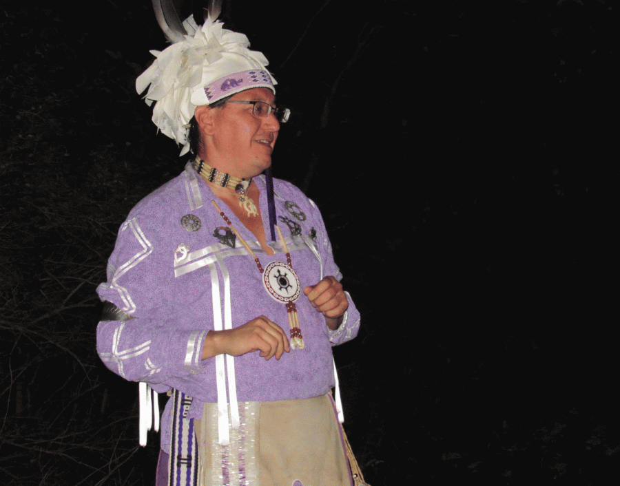 Ground+enthusiastically+begins+to+tell+the+stories+of+the+Haudenosaunee+people+while+adorned+in+traditional+garb.