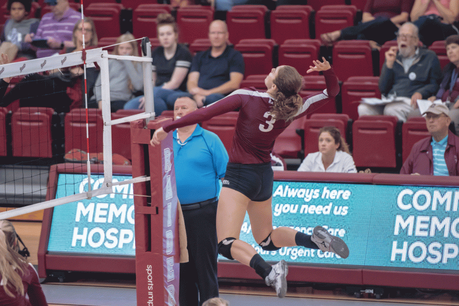 Middle Blocker Amanda Smith finished the weekend with a combined total of 23 kills, 10 spikes and 8 blocks.