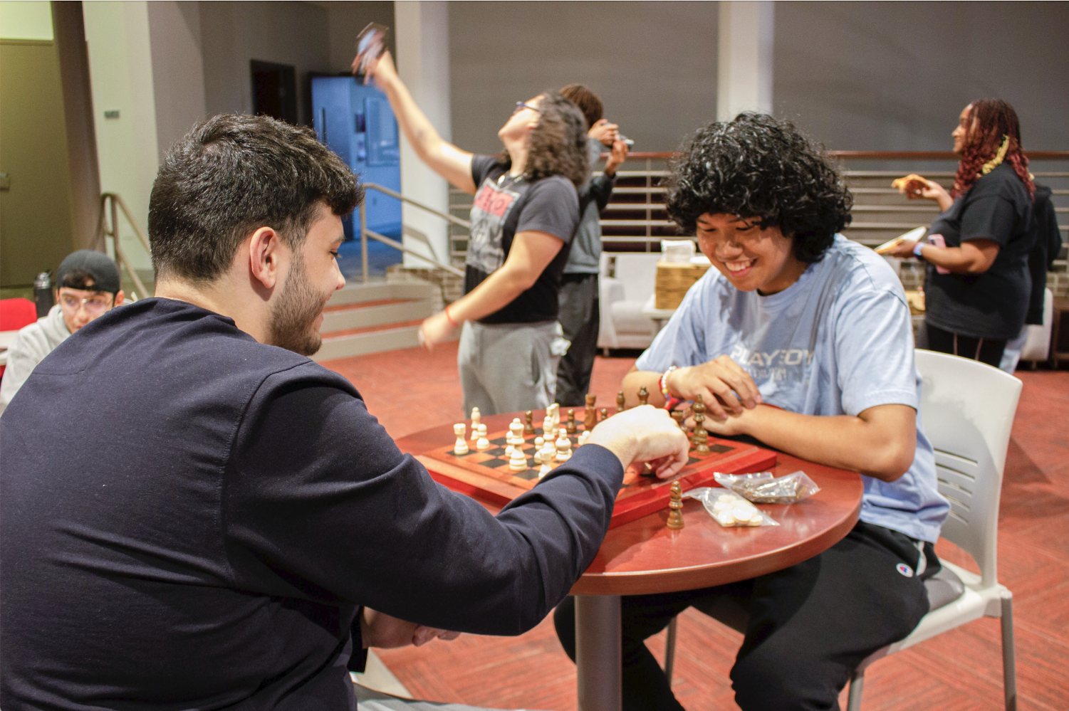 What Benefits Does Playing Chess Have For Seniors? - Discovery Village