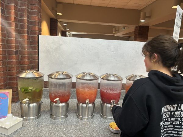 Spring Feast Welcomes Spring to Frank Dining Hall